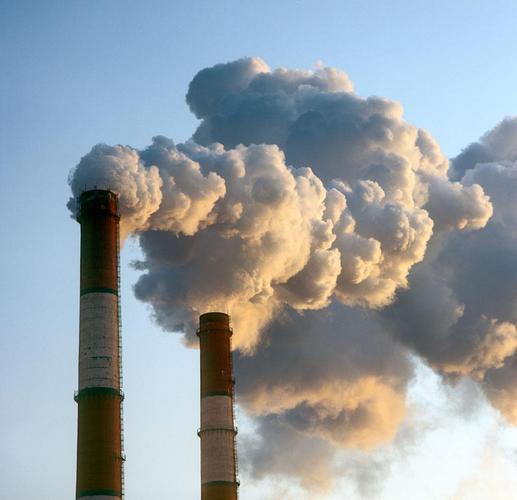 工厂等地因装有排烟 罩和污染控制设备需 大量干净空气疏通